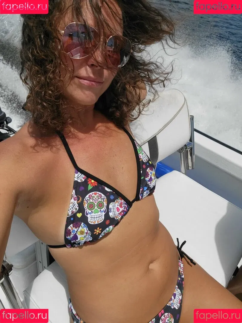 nellebeachgirl Onlyfans Photo Gallery 