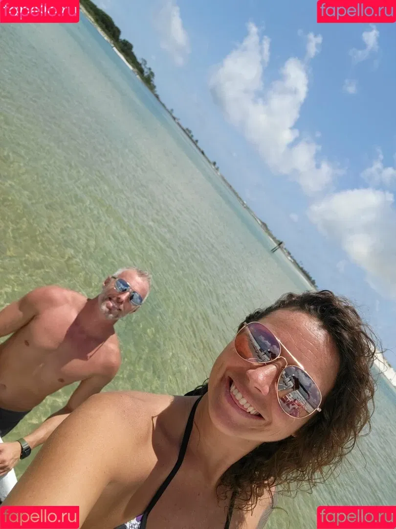 nellebeachgirl Onlyfans Photo Gallery 