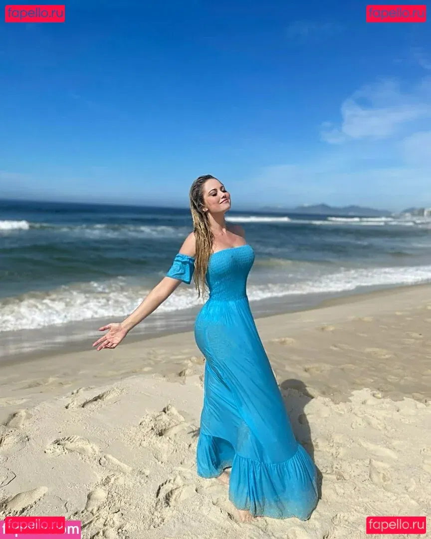 Ellen Rocche Onlyfans Photo Gallery 