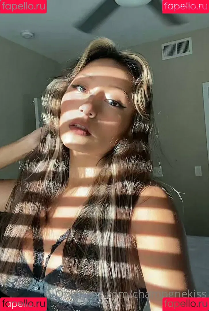 Champgnekisss Onlyfans Photo Gallery 