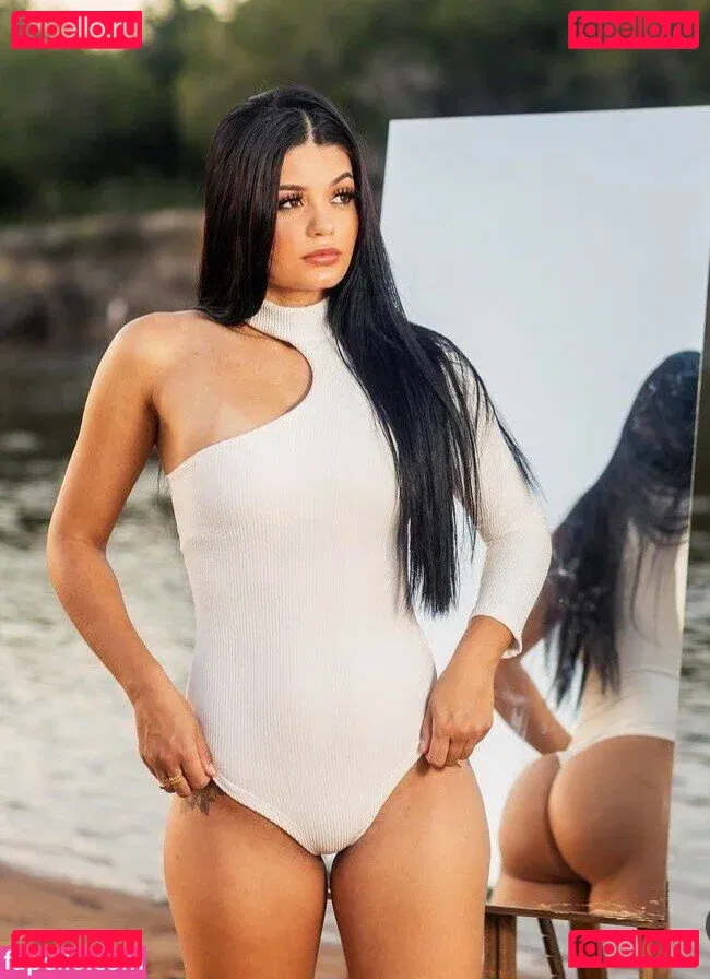 Paula Kamaisaka Onlyfans Photo Gallery 