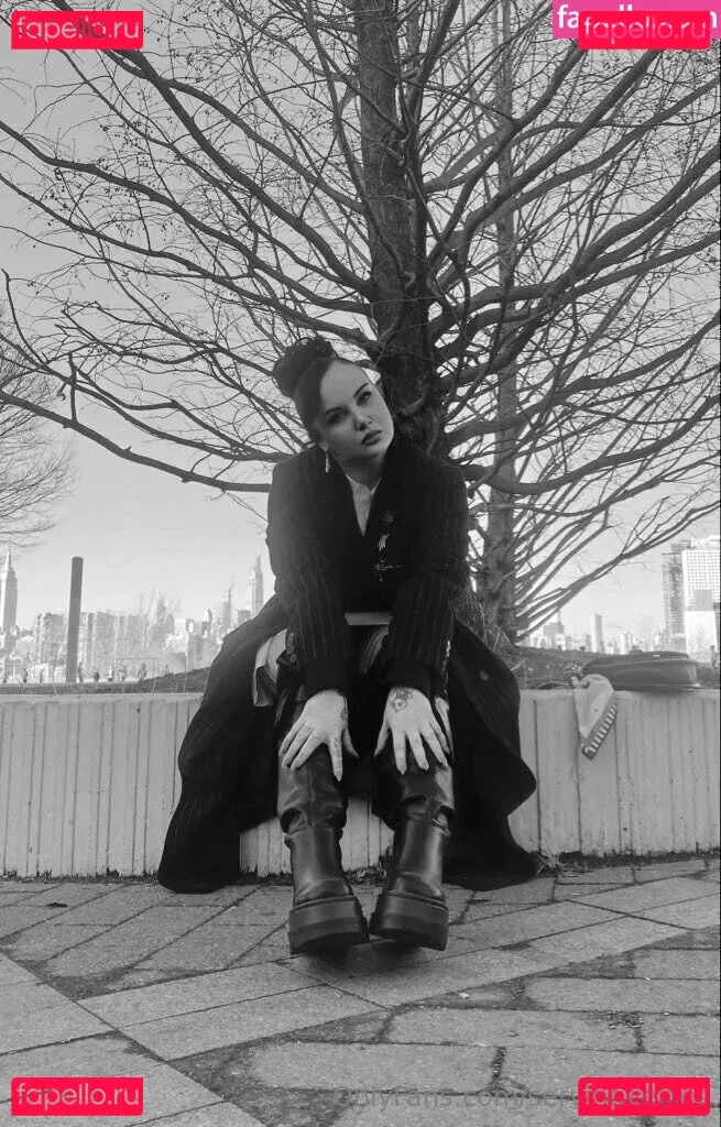 servingvelvet Onlyfans Photo Gallery 