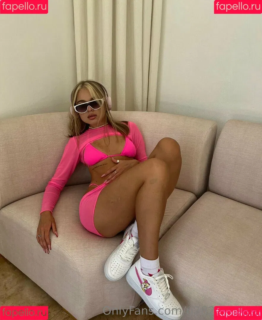 vvanessa_v Onlyfans Photo Gallery 