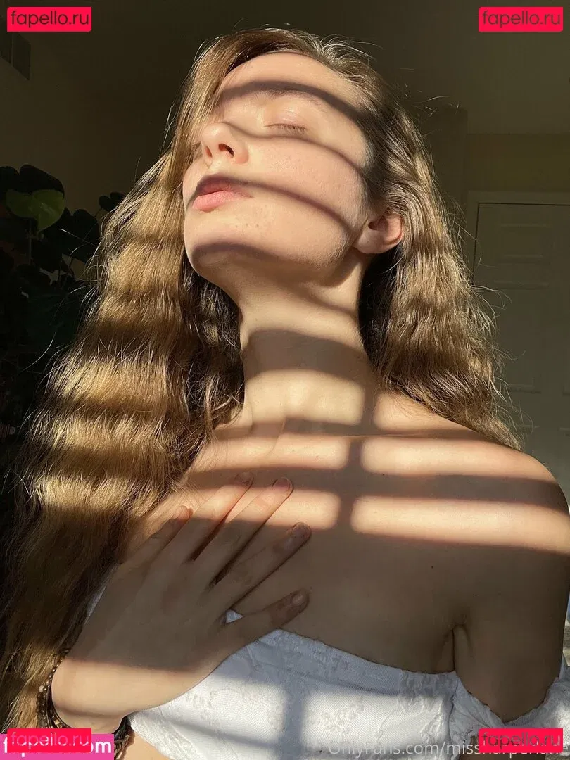 missharperlane Onlyfans Photo Gallery 