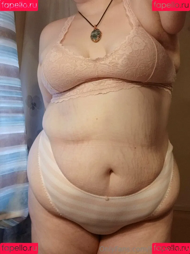 honeysteaa Onlyfans Photo Gallery 