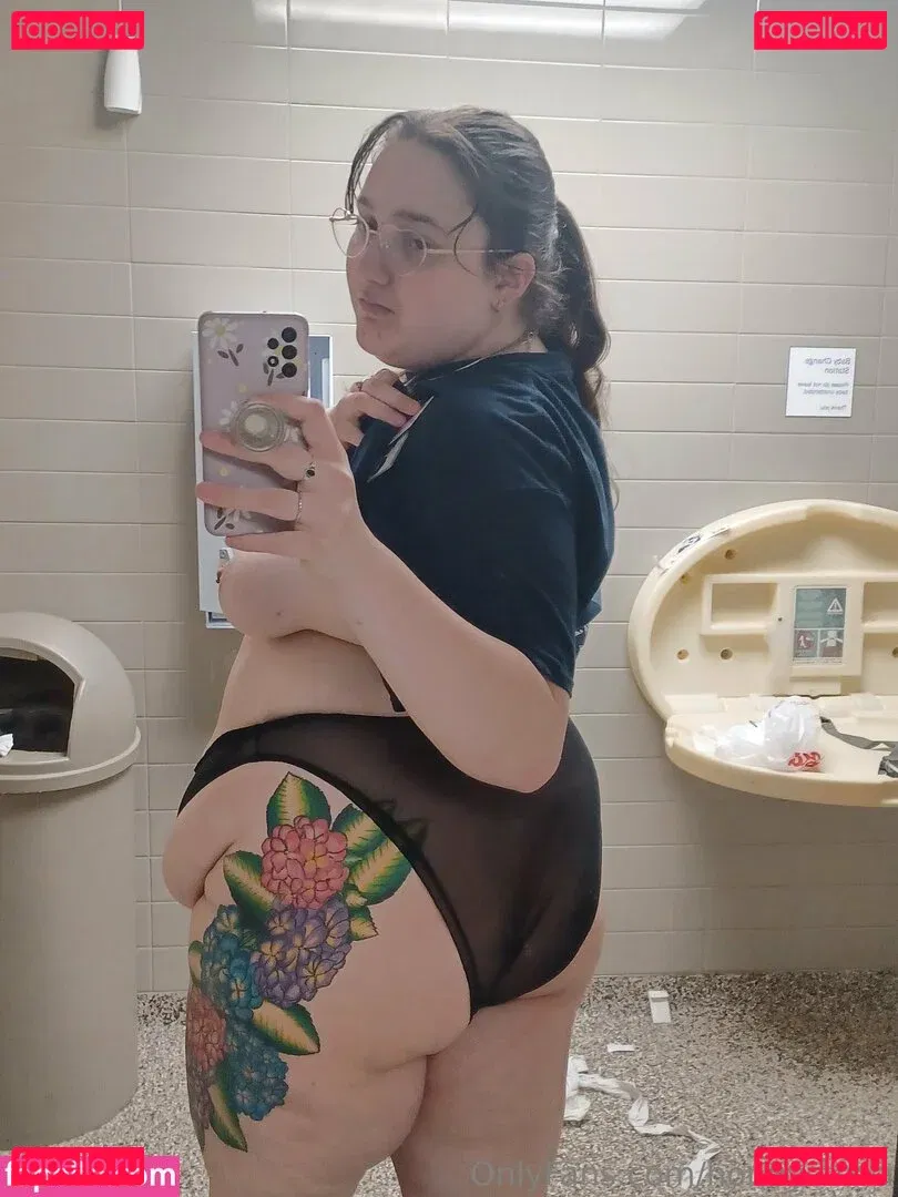 honeysteaa Onlyfans Photo Gallery 