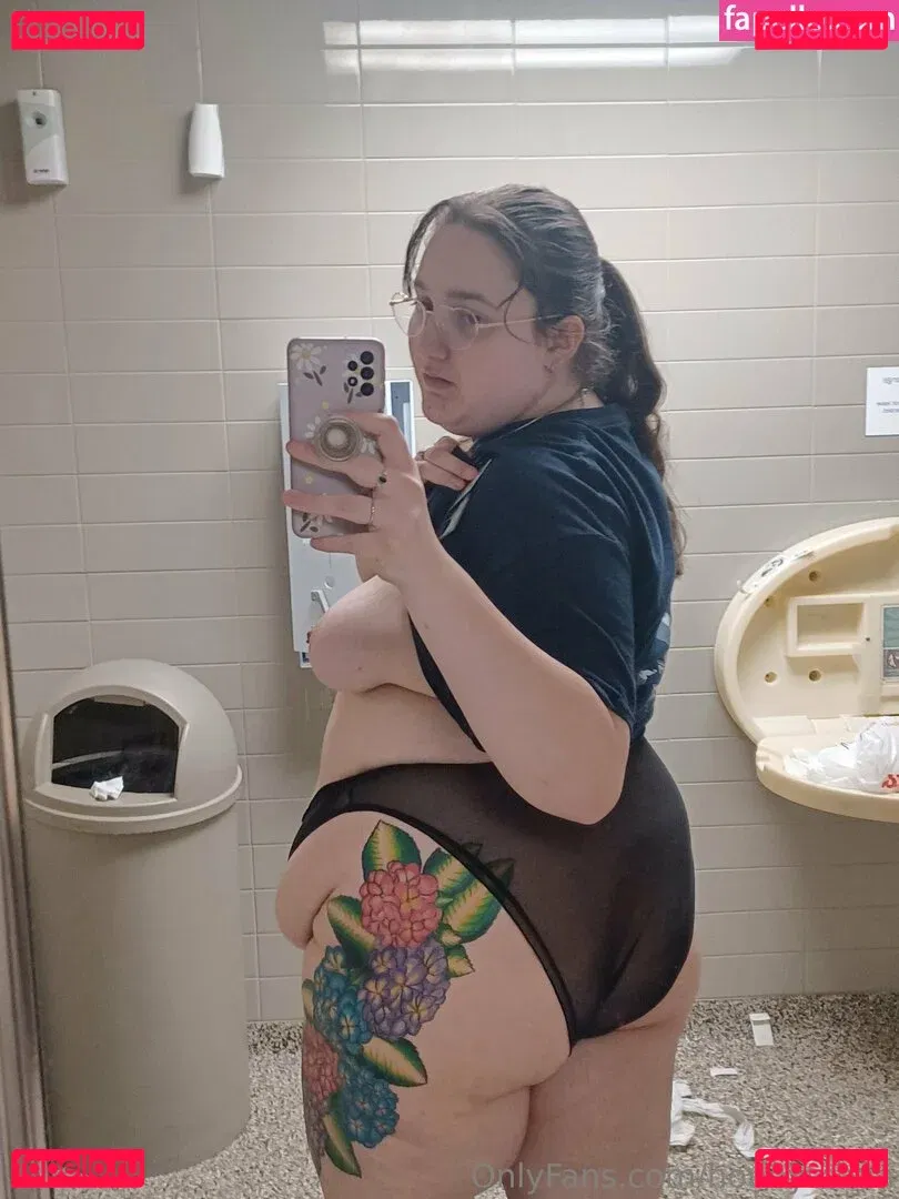 honeysteaa Onlyfans Photo Gallery 