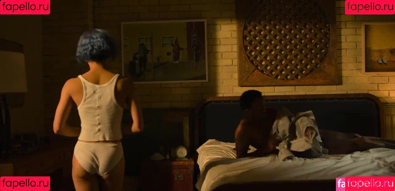 Zoe Kravitz Onlyfans Photo Gallery 