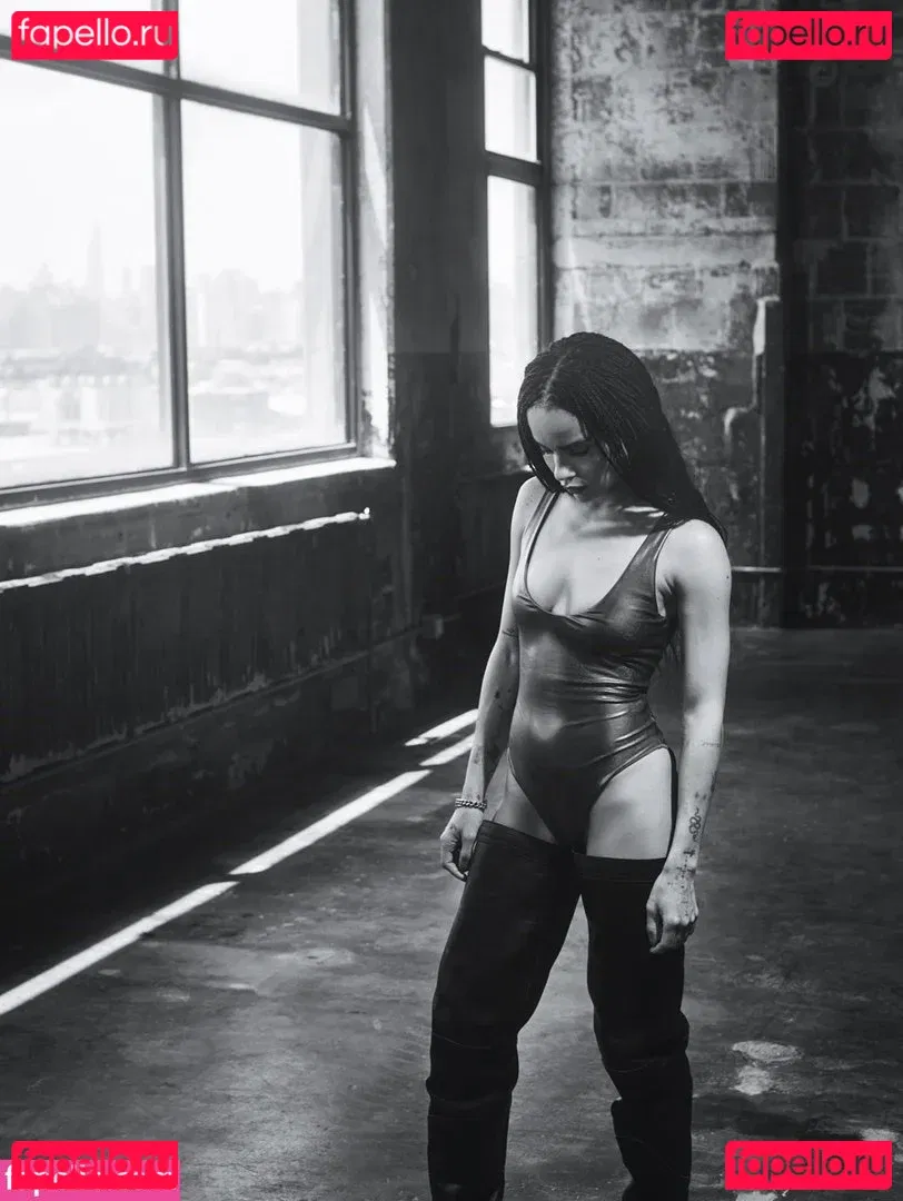 Zoe Kravitz Onlyfans Photo Gallery 