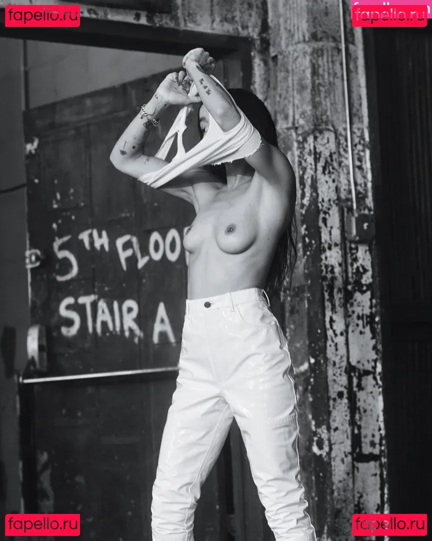 Zoe Kravitz Onlyfans Photo Gallery 