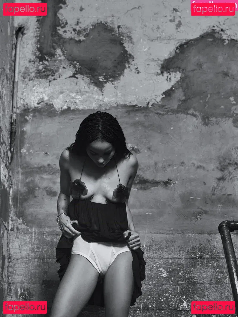 Zoe Kravitz Onlyfans Photo Gallery 