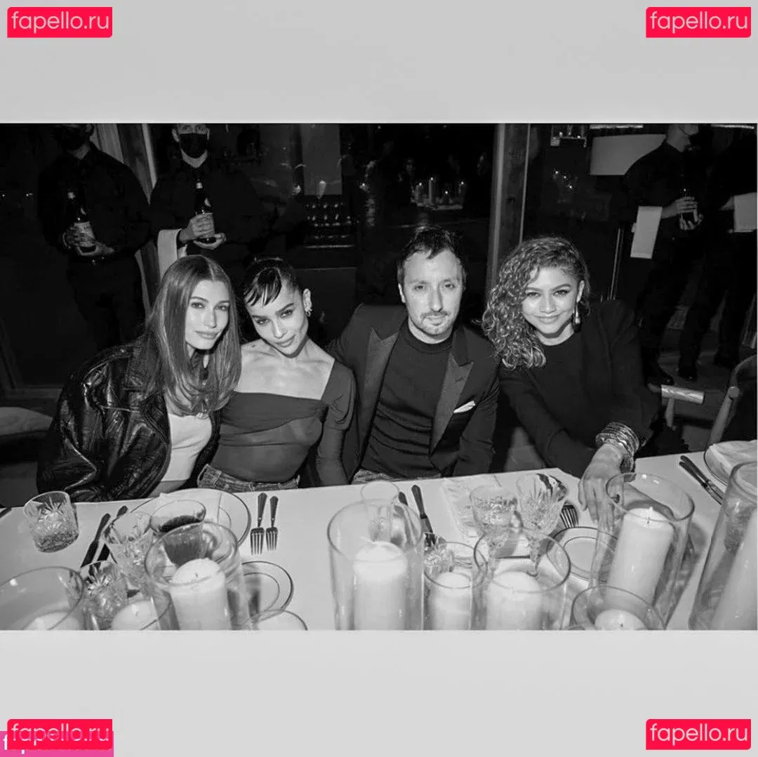 Zoe Kravitz Onlyfans Photo Gallery 