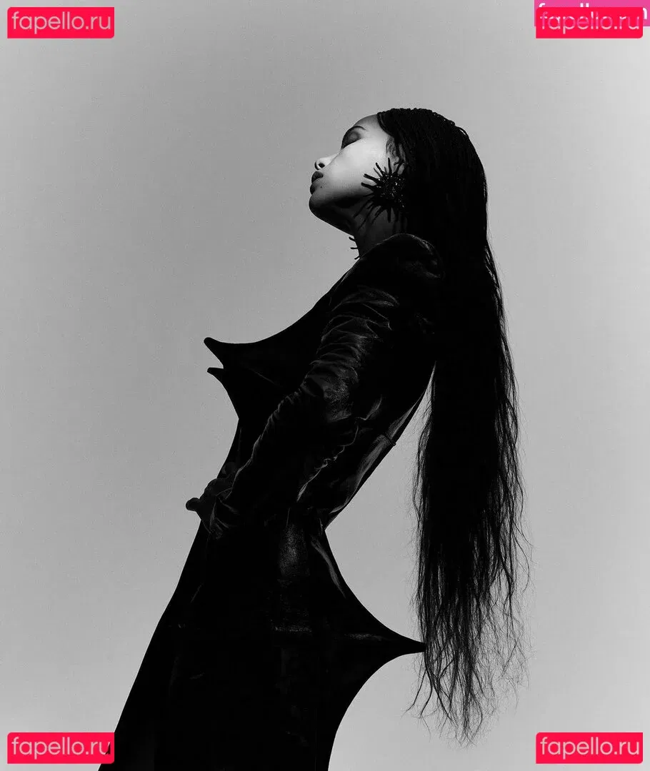 Zoe Kravitz Onlyfans Photo Gallery 