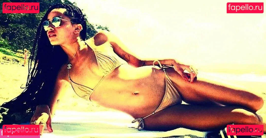 Zoe Kravitz Onlyfans Photo Gallery 