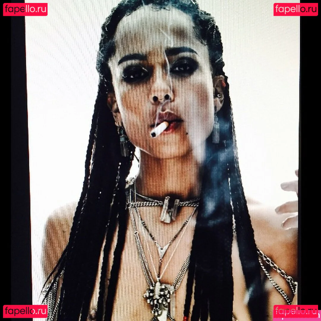 Zoe Kravitz Onlyfans Photo Gallery 