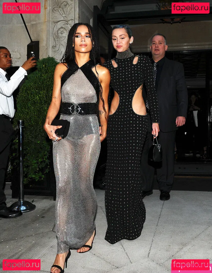 Zoe Kravitz Onlyfans Photo Gallery 