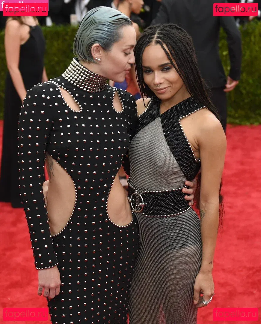 Zoe Kravitz Onlyfans Photo Gallery 