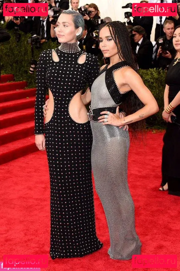 Zoe Kravitz Onlyfans Photo Gallery 