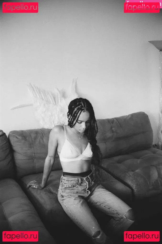Zoe Kravitz Onlyfans Photo Gallery 