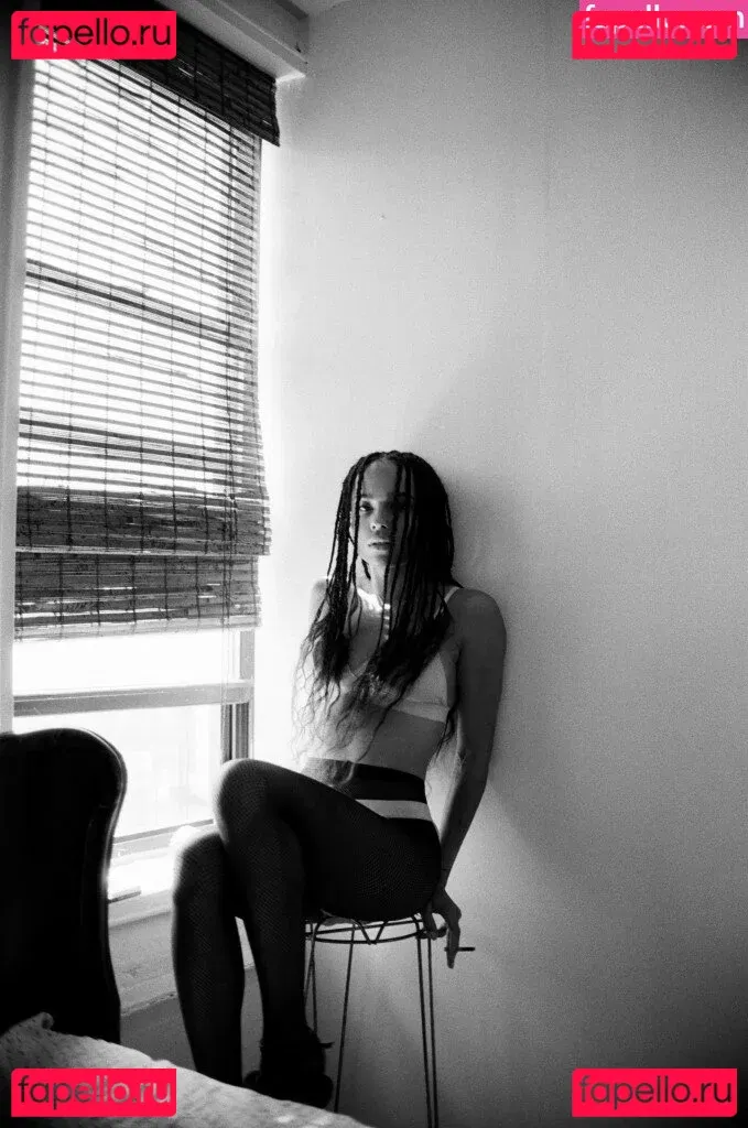 Zoe Kravitz Onlyfans Photo Gallery 