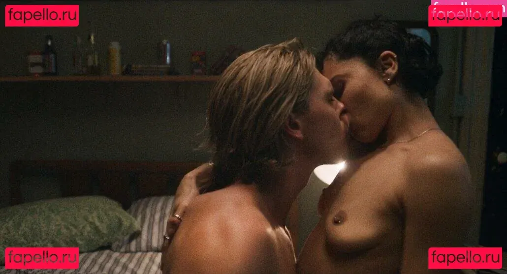 Zoe Kravitz Onlyfans Photo Gallery 