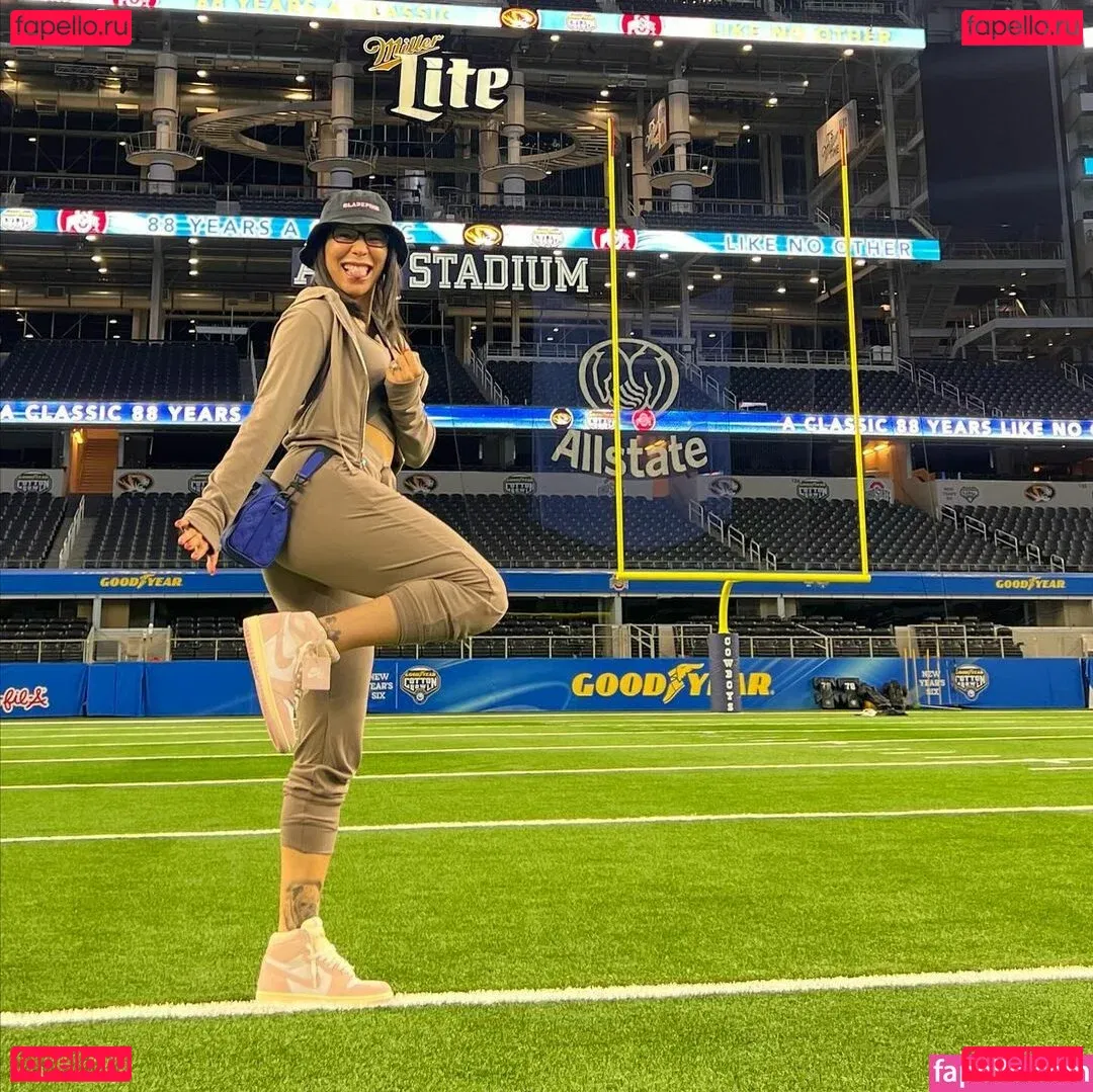 Mia Yim Onlyfans Photo Gallery 