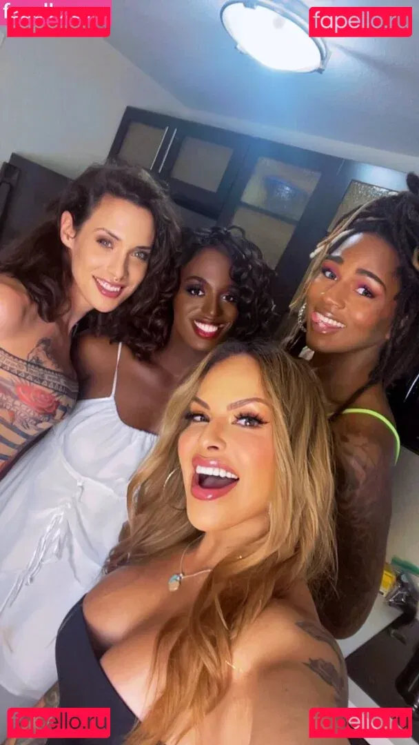 TS Foxxy Onlyfans Photo Gallery 