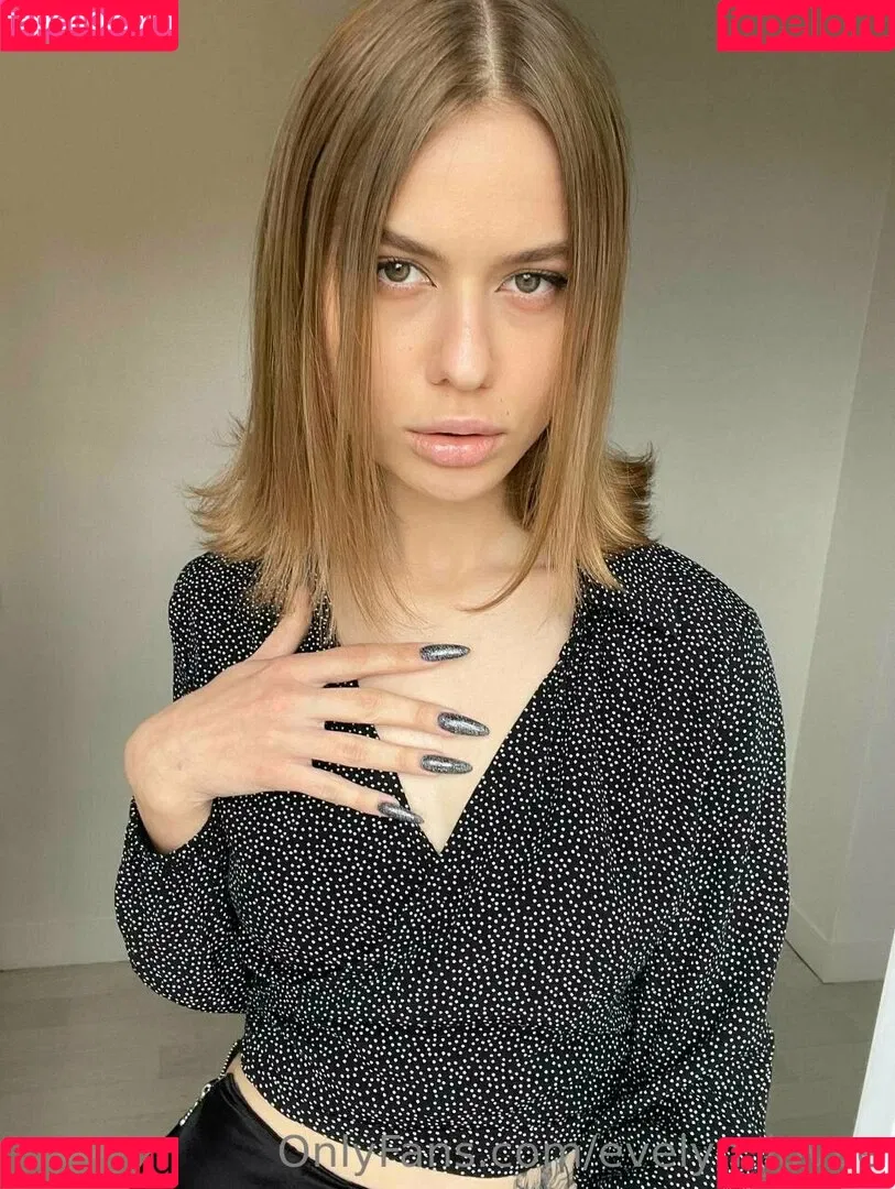 evelyn_lovve Onlyfans Photo Gallery 