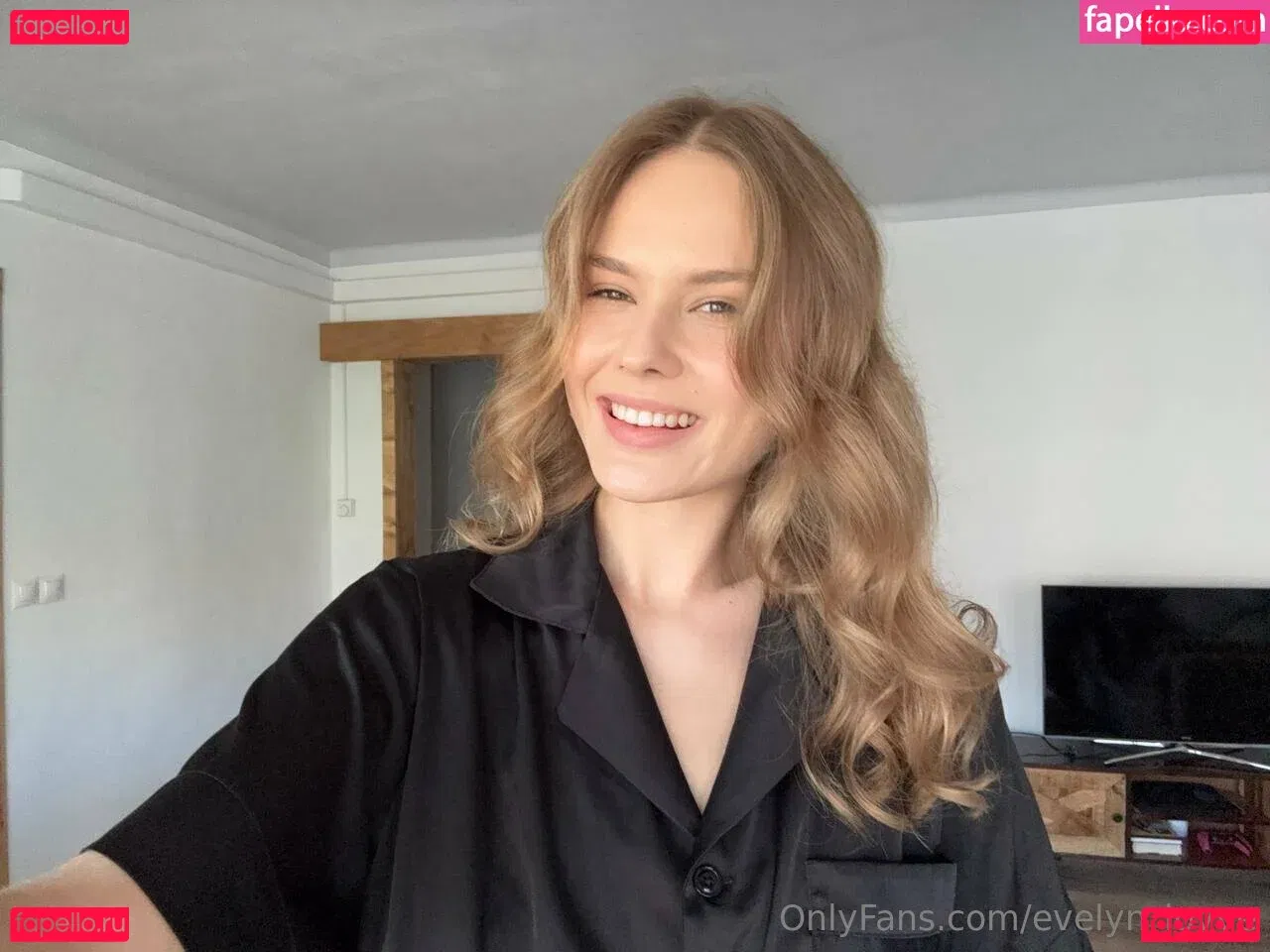 evelyn_lovve Onlyfans Photo Gallery 