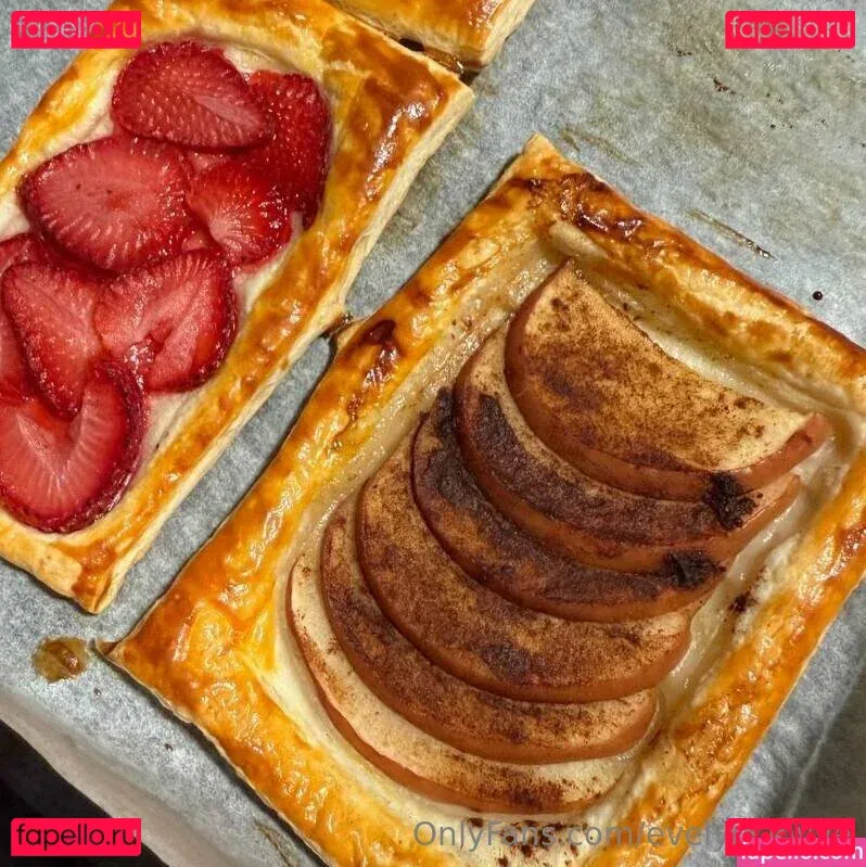 evelyn_lovve Onlyfans Photo Gallery 