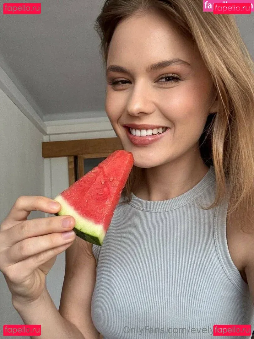 evelyn_lovve Onlyfans Photo Gallery 