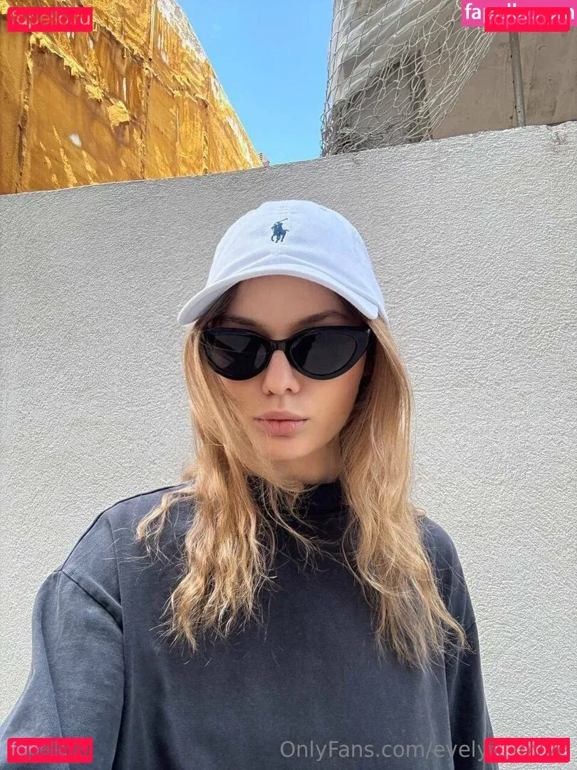 evelyn_lovve Onlyfans Photo Gallery 