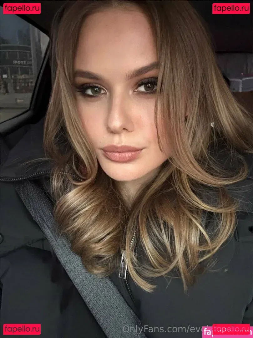 evelyn_lovve Onlyfans Photo Gallery 