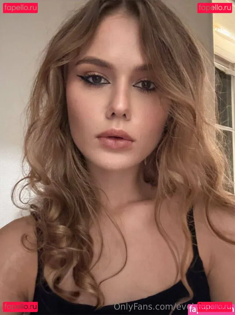 evelyn_lovve Onlyfans Photo Gallery 