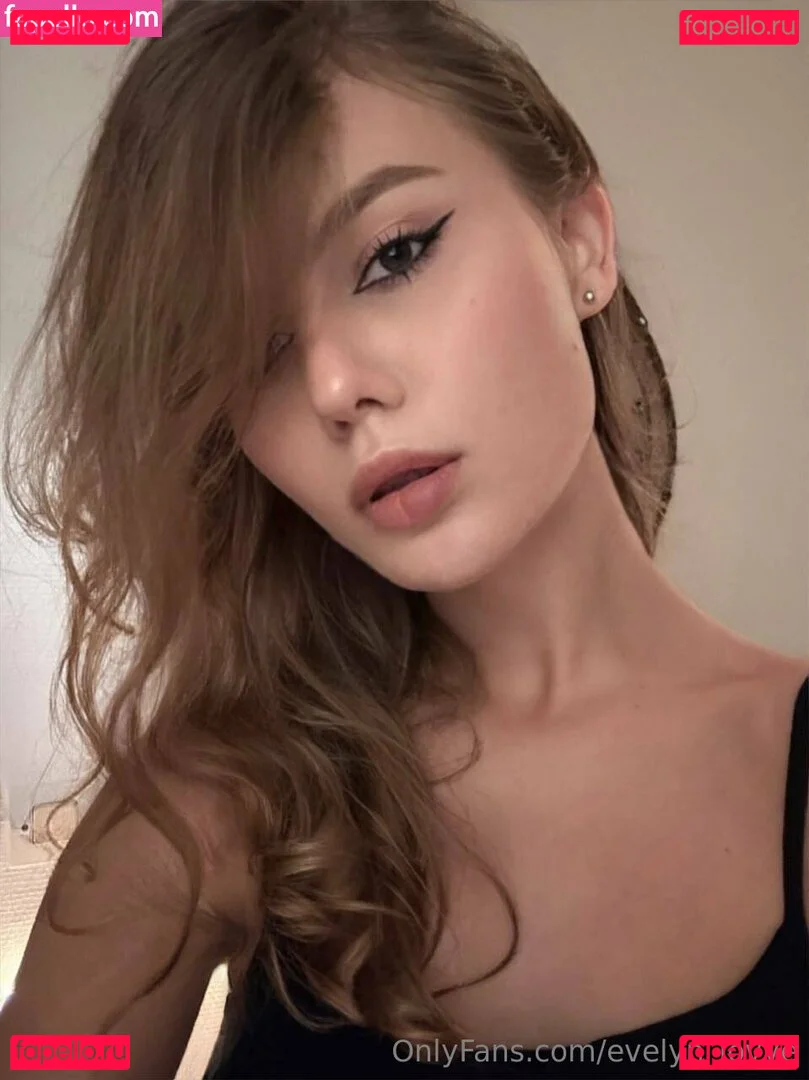 evelyn_lovve Onlyfans Photo Gallery 