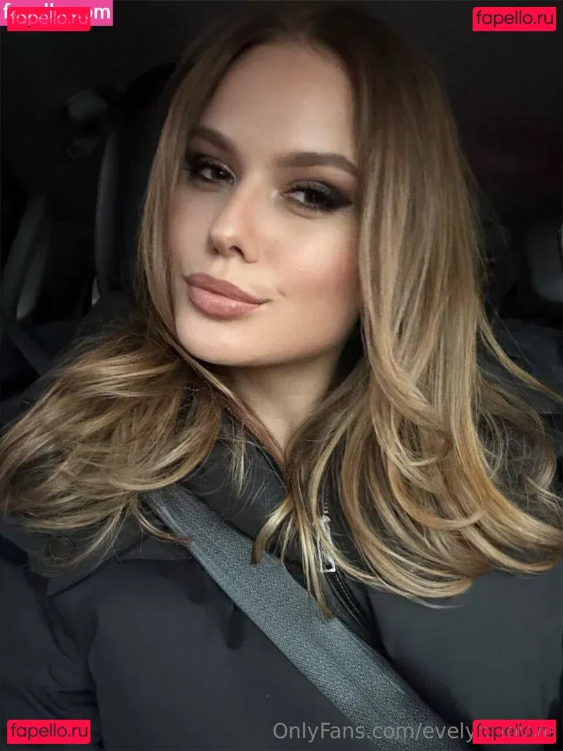 evelyn_lovve Onlyfans Photo Gallery 