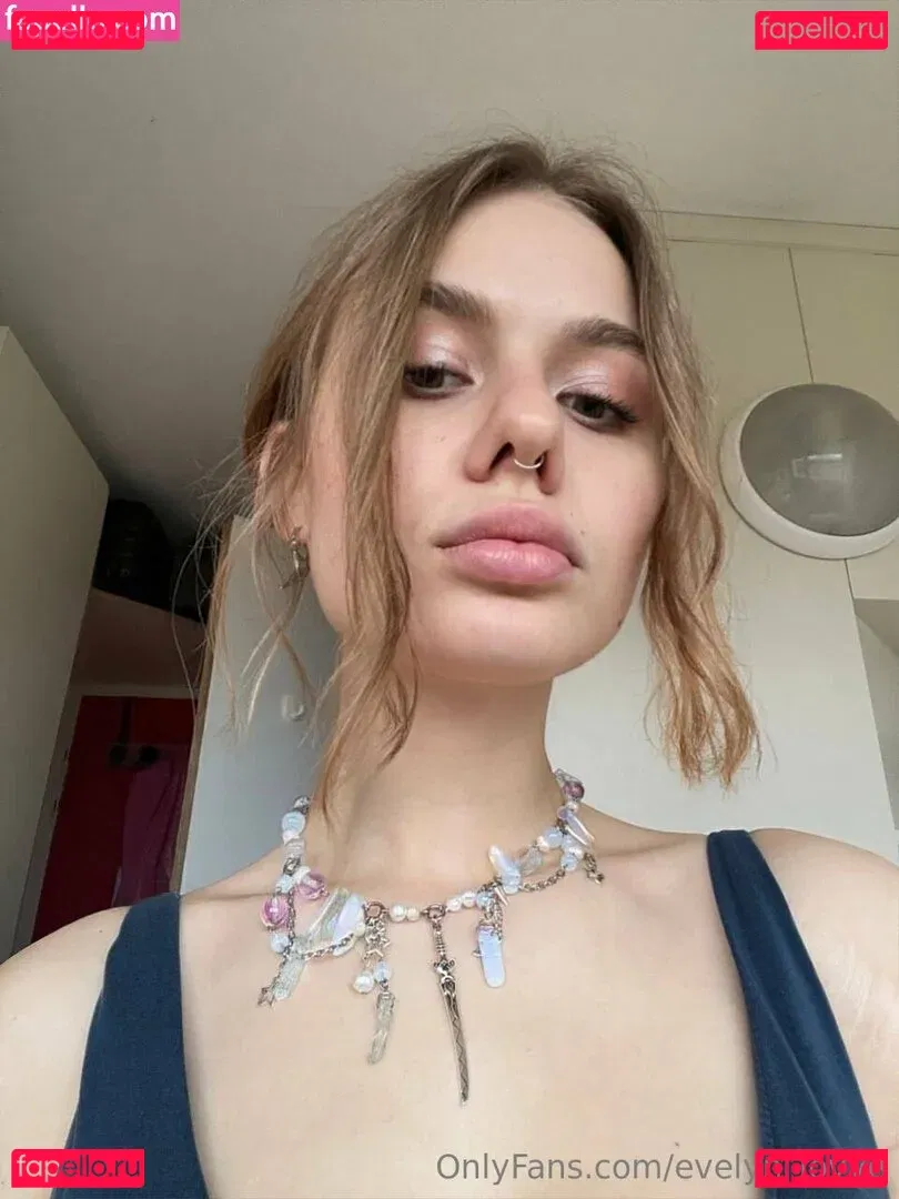 evelyn_lovve Onlyfans Photo Gallery 