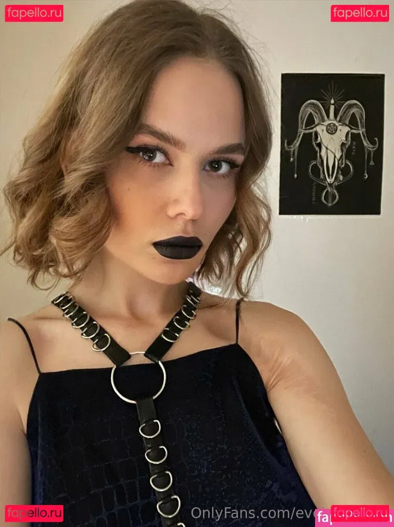 evelyn_lovve Onlyfans Photo Gallery 