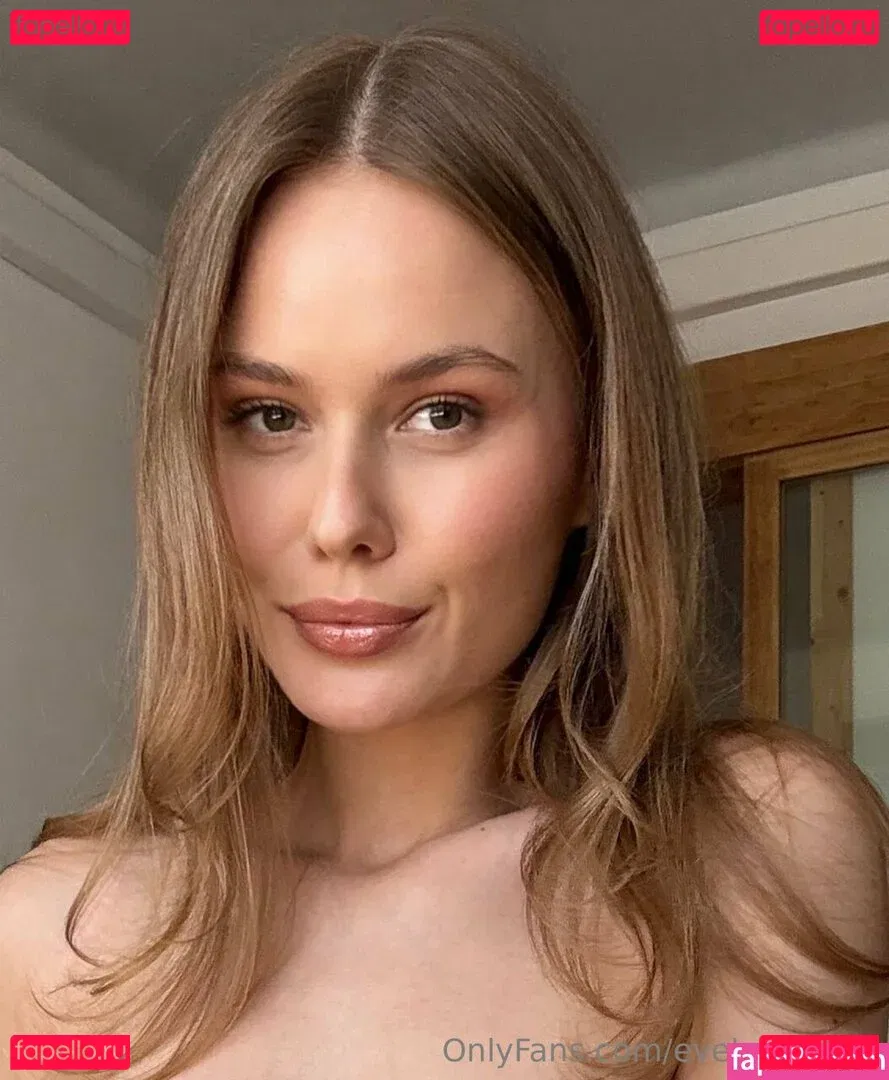 evelyn_lovve Onlyfans Photo Gallery 