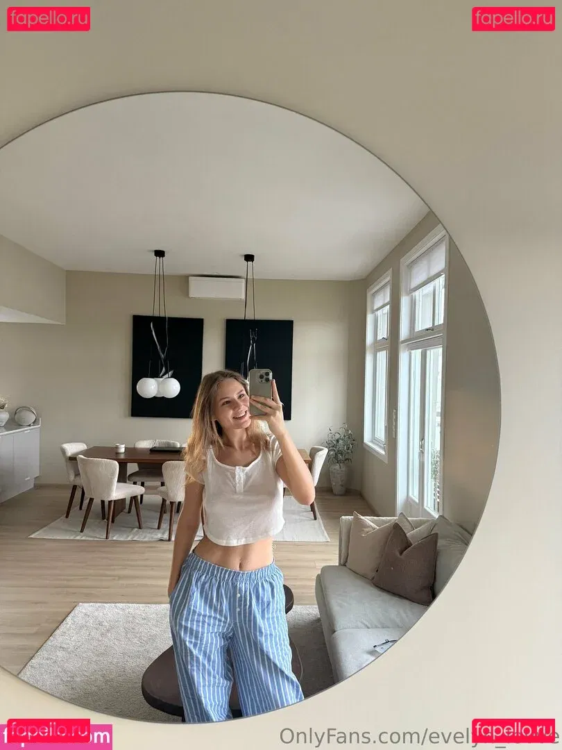 evelyn_lovve Onlyfans Photo Gallery 