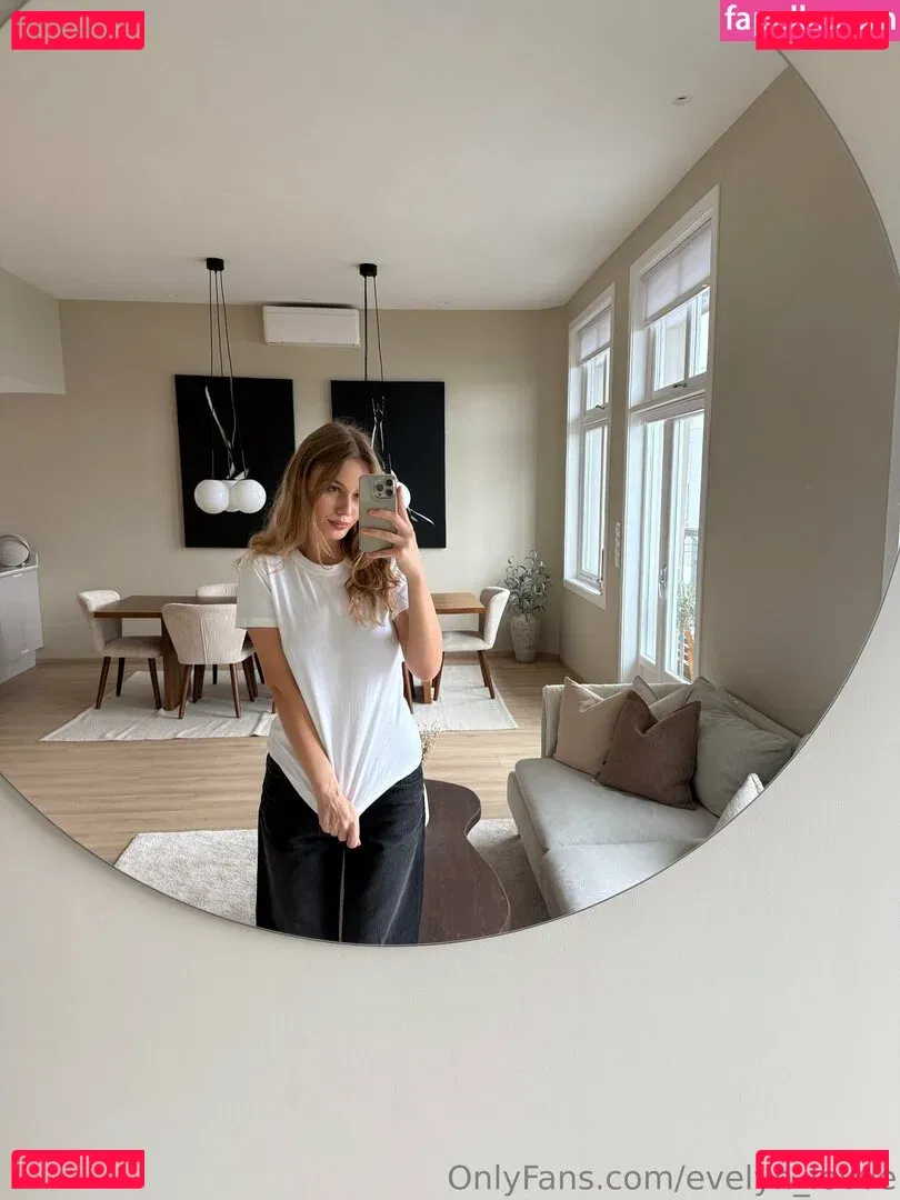 evelyn_lovve Onlyfans Photo Gallery 