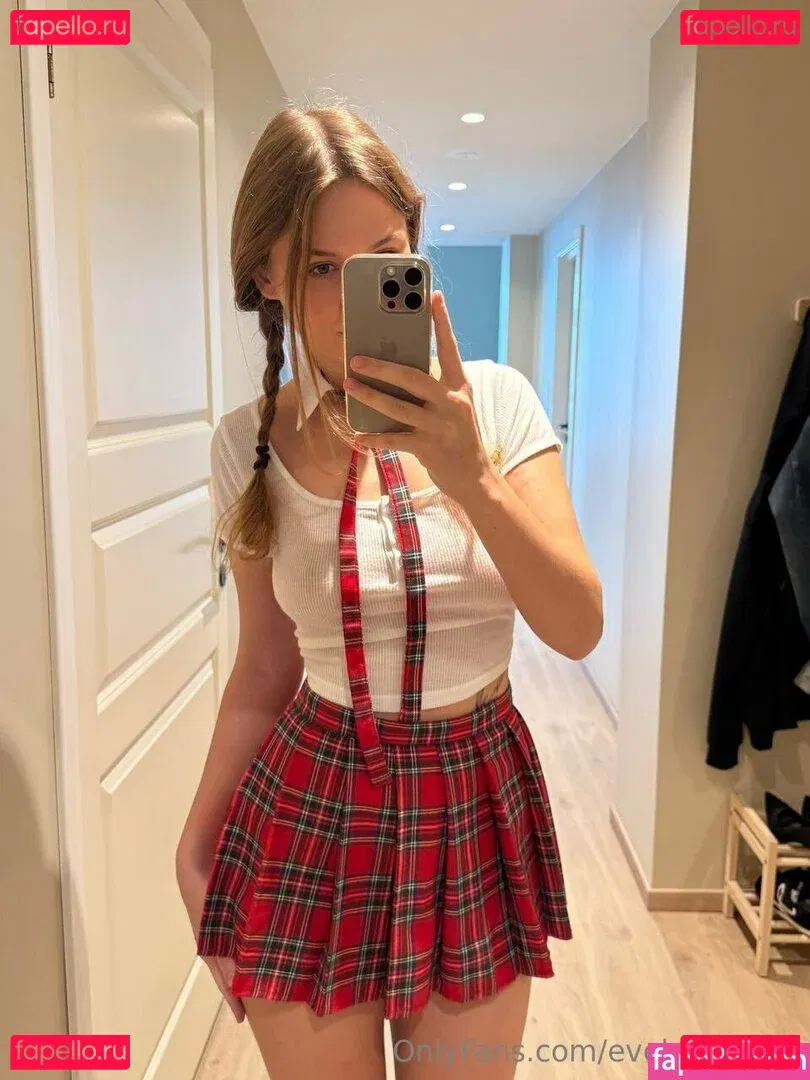 evelyn_lovve Onlyfans Photo Gallery 