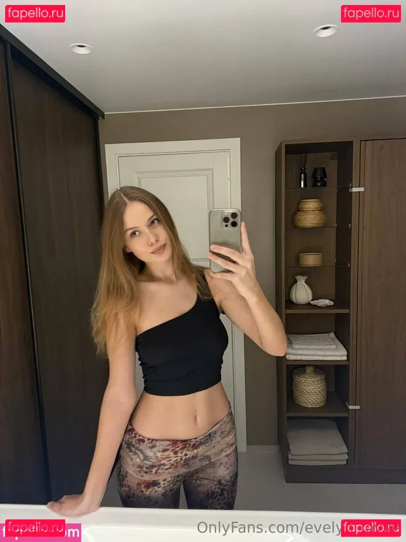 evelyn_lovve Onlyfans Photo Gallery 