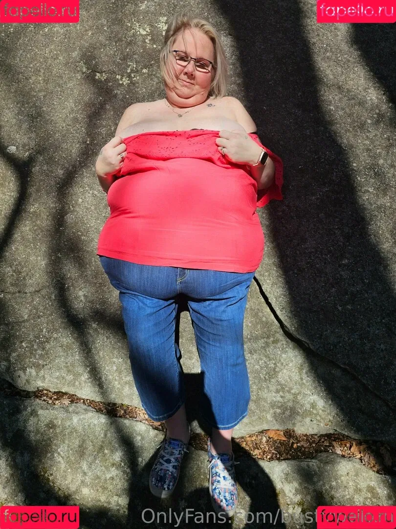 bustywench Onlyfans Photo Gallery 