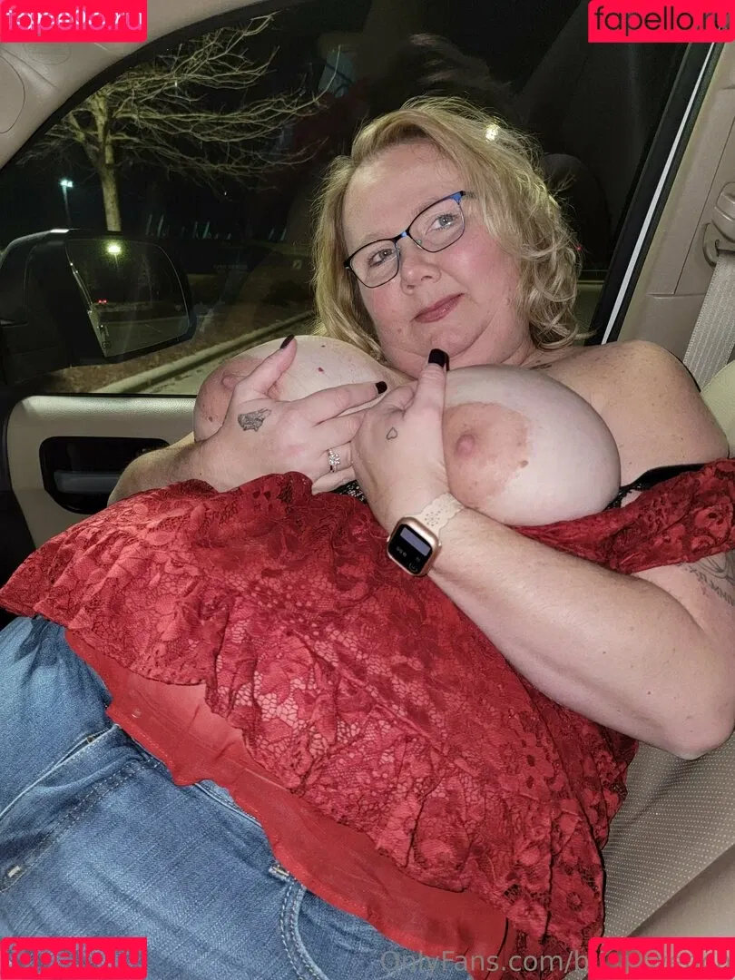 bustywench Onlyfans Photo Gallery 