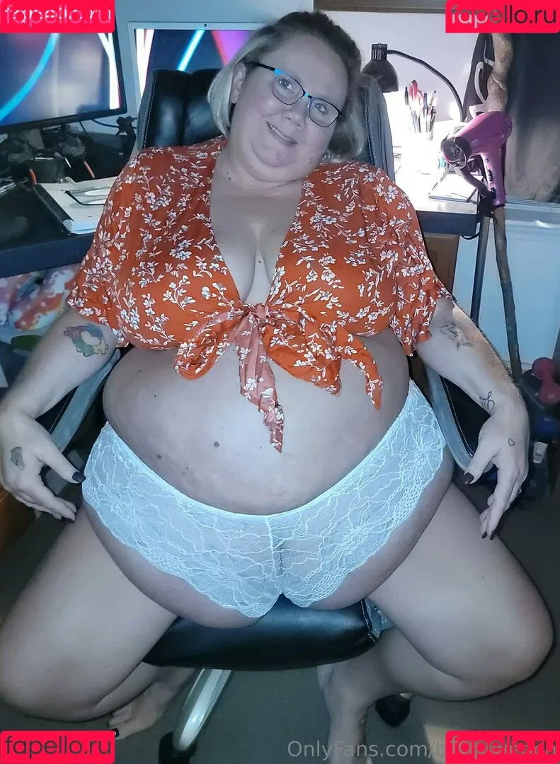 bustywench Onlyfans Photo Gallery 