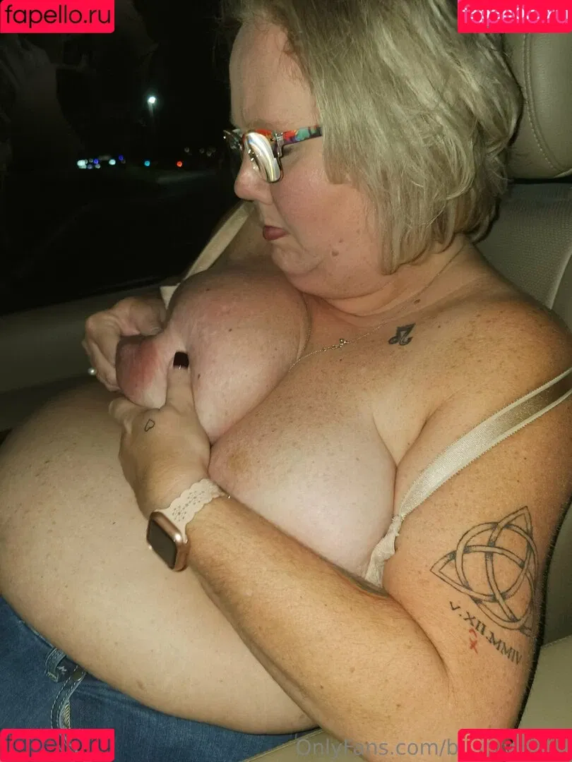 bustywench Onlyfans Photo Gallery 