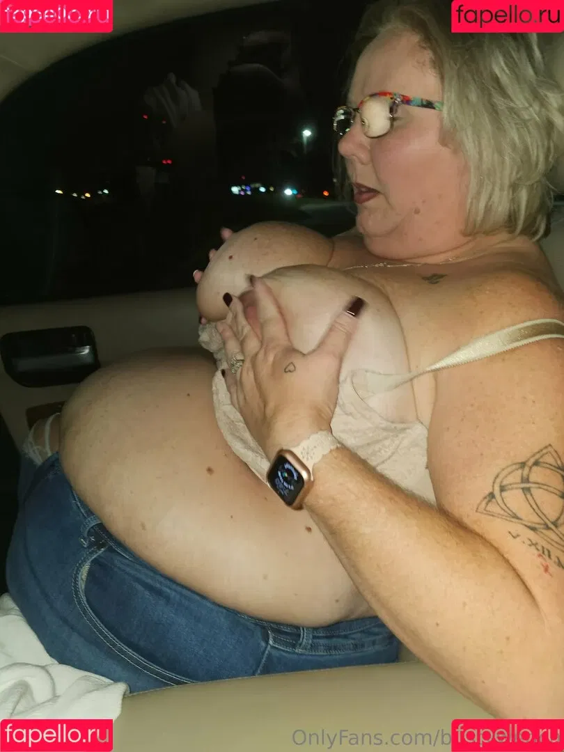 bustywench Onlyfans Photo Gallery 