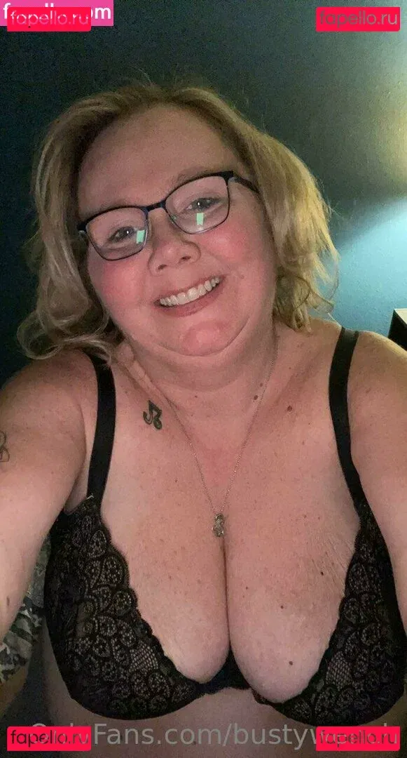 bustywench Onlyfans Photo Gallery 