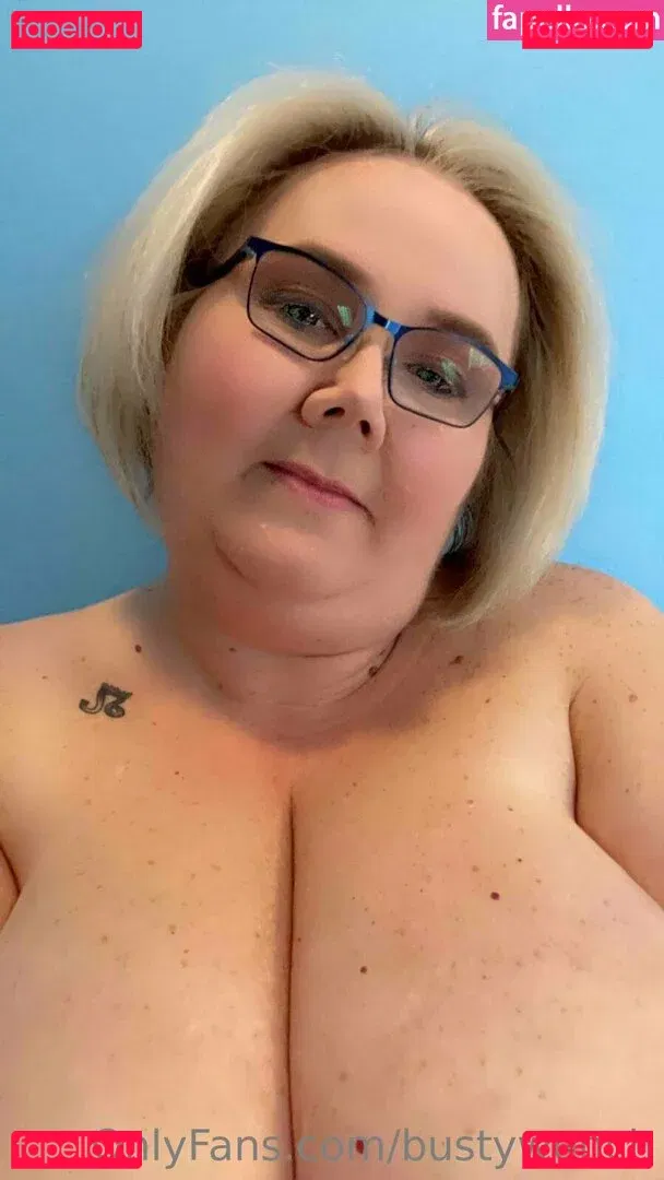 bustywench Onlyfans Photo Gallery 